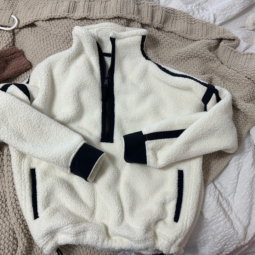 Amazon Women's White and Black Fleece Jacket